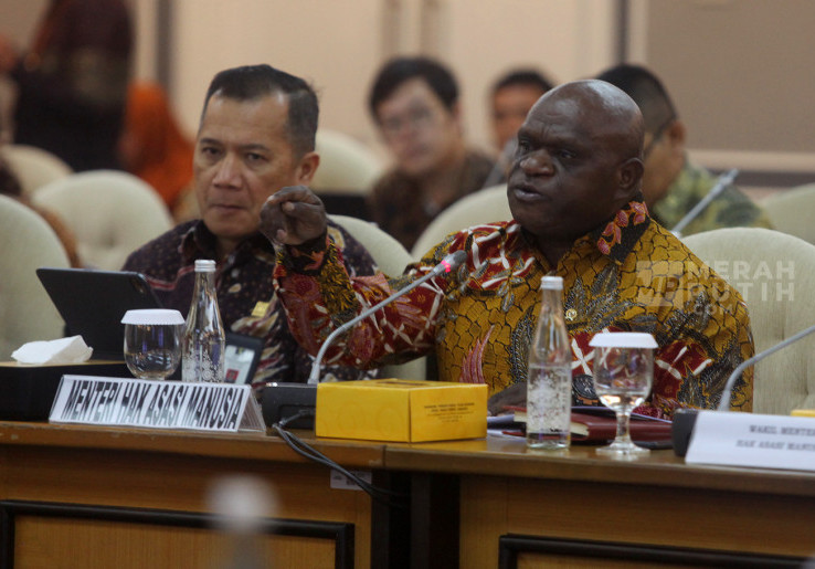 Pandangan Menteri HAM Pigai Soal Legalisasi Ganja dan Kratom