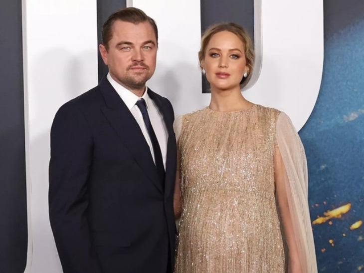 Jennifer Lawrence dan lawan main dalam film 'Don't Look Up', Leonardo DiCaprio. (Foto: glbimg.com)