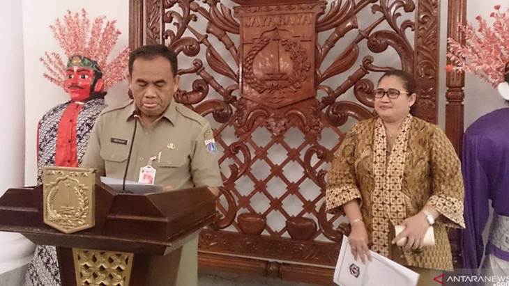 Sekretaris Daerah DKI Jakarta Saefullah memberikan keterangan pers di Balai Kota Jakarta. Senin (16/12/2019) (ANTARA/Laily Rahmawaty)