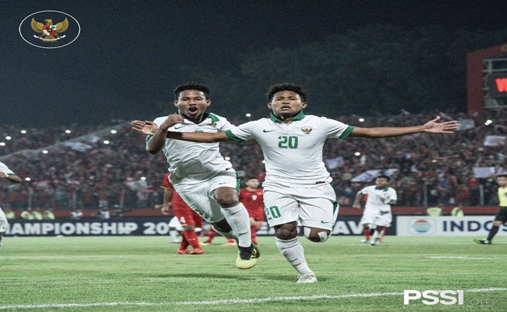 Bagus Kahfi merayakan golnya