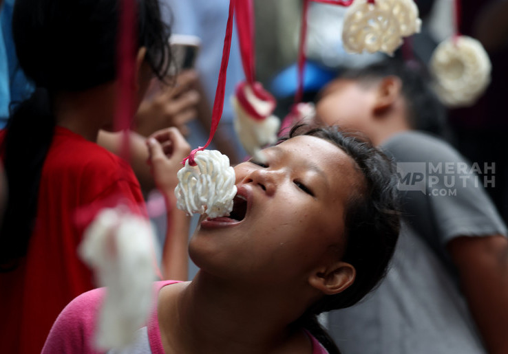 Serunya Lomba Makan Kerupuk Meriahkan HUT Ke-80 Kemerdekaan RI di Jakarta