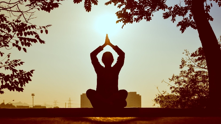Luangkan waktu untuk meditasi. (Foto: pexels/Prasanth inturi )