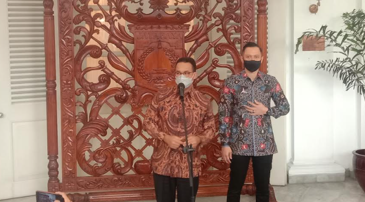 Ketum Demokray AHY dan Gubernur DKI Anies Baswedan. (Foto: Antara)