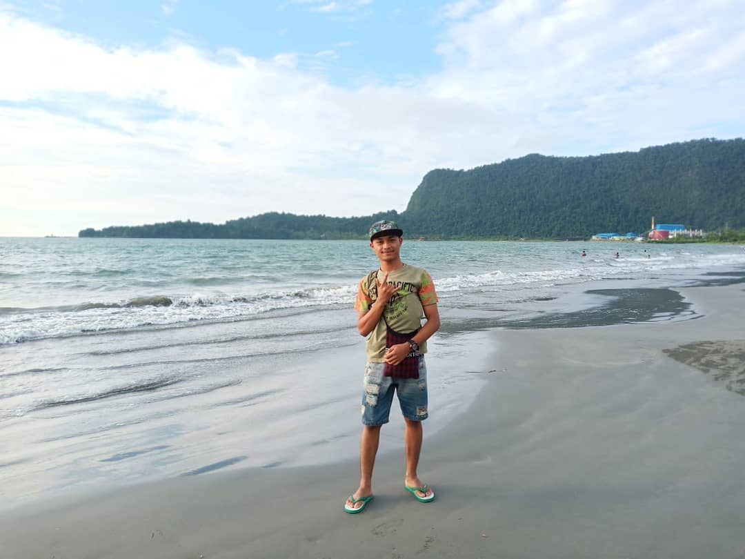 Terdapat beberapa pantai tersembunyi di sana. (Foto: Instagram/@rois_kipli)