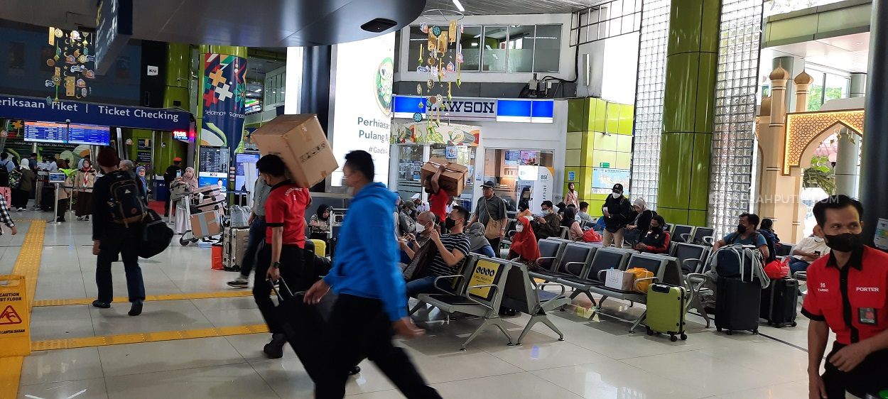 Mudik Lebaran, Stasiun Gambir Berangkatkan 15.800 Penumpang