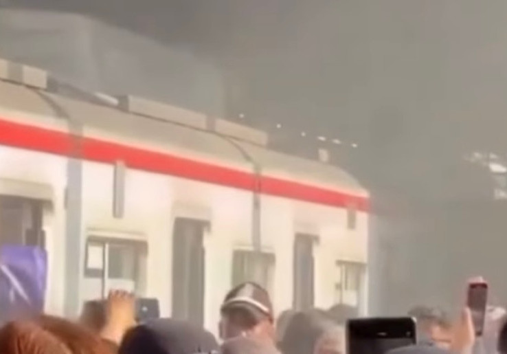 Asap Muncul dari Rangkaian Commuter Line di Stasiun Tanjung Barat, Perjalanan Sempat Tertunda 12 Menit
