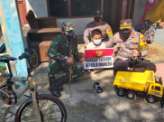 Jokowi Beri Tabungan ke Ghifari yang Orang Tuanya Meninggal Akibat COVID-19