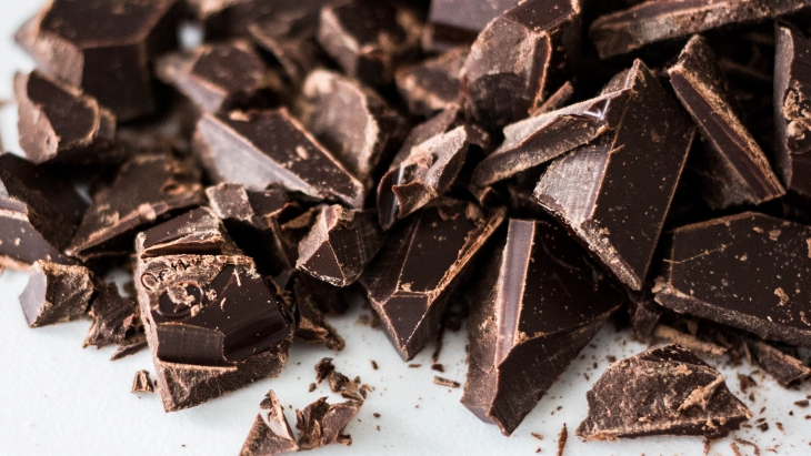 Cokelat hitam memiliki magnesium yang pas. (Foto: Unsplash/Charisse Kenion)