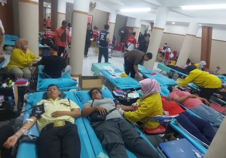 PMI Kekurangan Stok Darah Selama Ramadan, DPC PDIP Donor Darah Massal