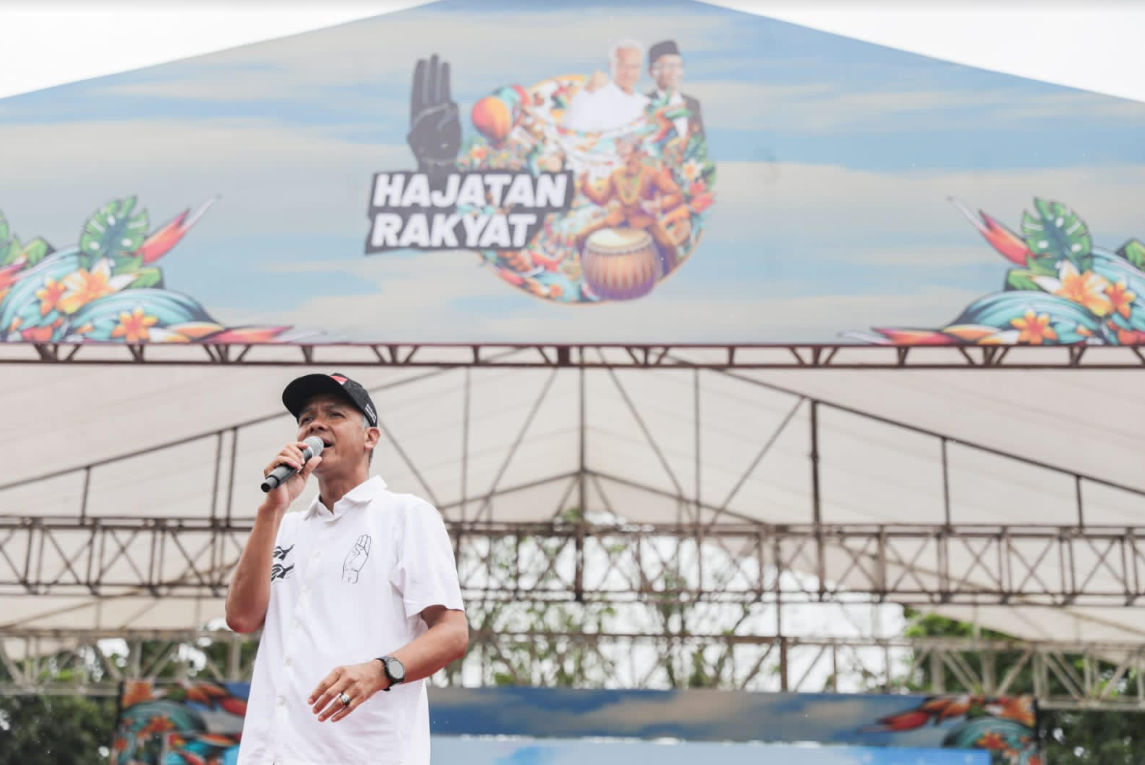 Ganjar Harap Mahfud Tetap Jaga Komunikasi dengan Jokowi
