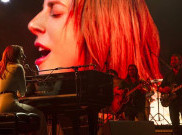 Tanpa Makeup Bold, Wajah Natural Pesohor ini Tak Dikenali