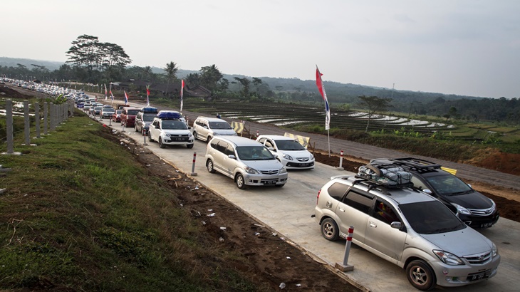 Arus mudik kendaraan dari Jakarta