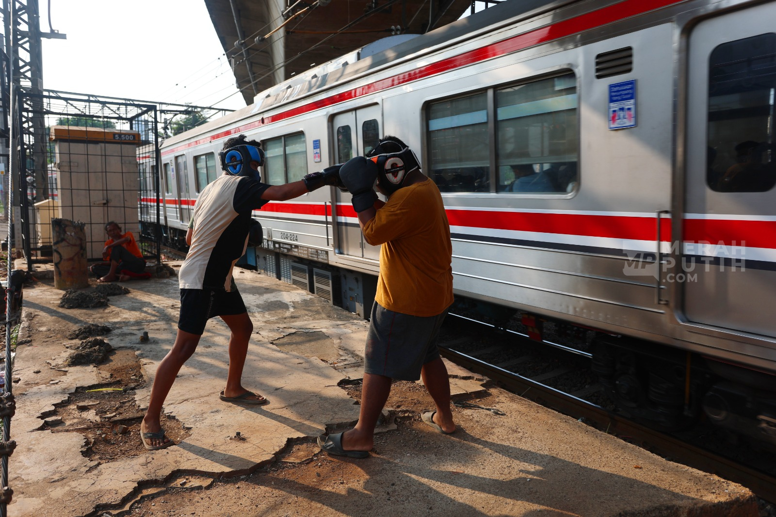 Peluh dan Semangat Anak Menteng Berlatih Tinju Melawan Keterbatasan