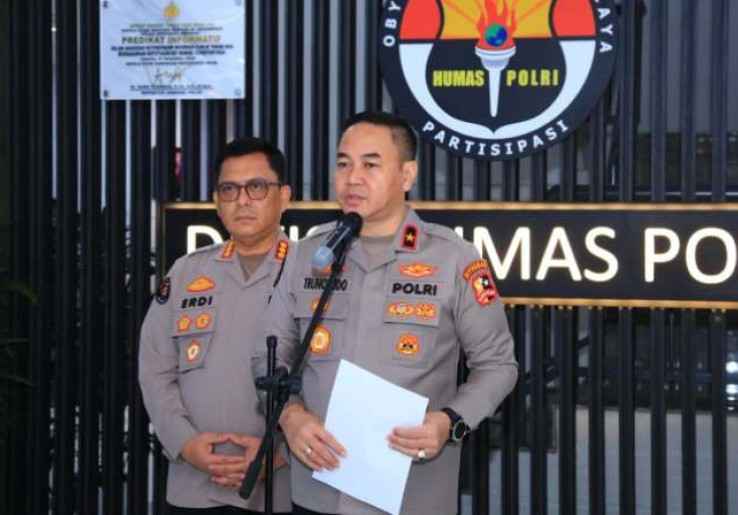 Polri Kerahkan 44 Truk dan 1 Mobil Box Bantuan untuk Korban Gempa Flores NTT