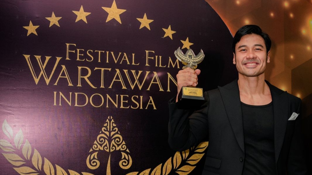 Chicco Jerikho Raih Penghargaan Setelah Sampaikan Pesan Mendalam tentang Cinta, Kesetiaan, Kemanusiaan