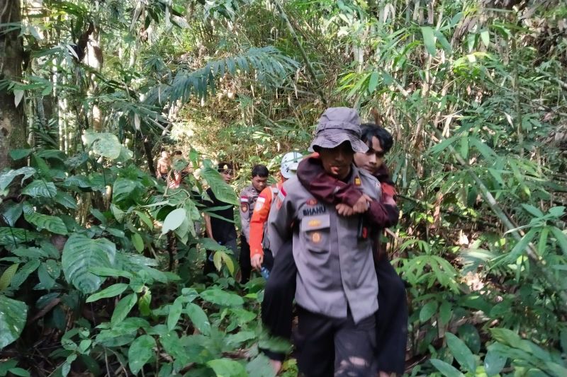 Pendaki Gunung Bawang Tewas Tersambar Petir, Evakuasi Butuh Waktu 12 Jam Lebih
