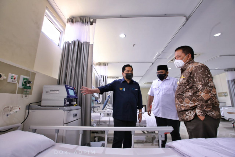 Menteri BUMN Erick Thohir, Menteri Agama Yaqut Cholil Qoumas dan Gubernur Lampung Arinal Djunaidi meninjau RSD COVID-19 di Bandar Lampung, Minggu (8/8/2021) ANTARA/HO