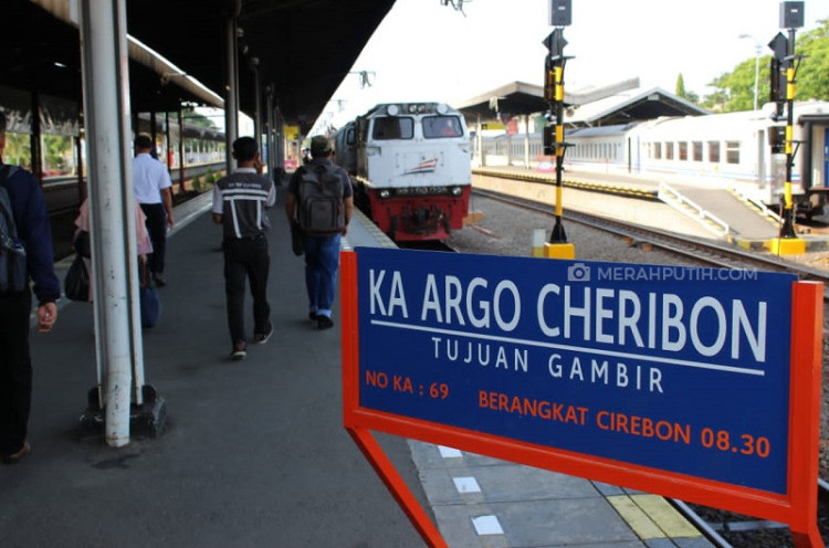 6 Perjalanan Kereta Api dari Stasiun Gambir Dialihkan ke Stasiun Jatinegara
