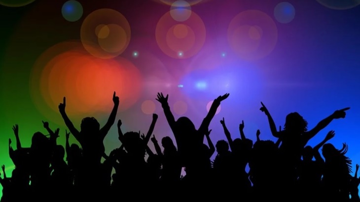 Milenial Suka Hura-Hura Tapi Ingin Tetap Sehat? Begini Triknya