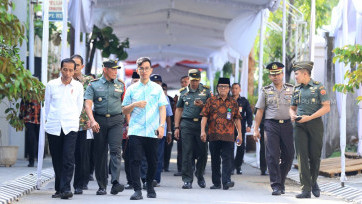 H-1 Pernikahan Kahiyang dan Bobby, Jokowi Sambangi Gedung Pernikahan