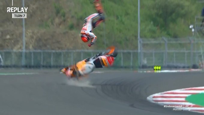 Jatuh Lagi, Marc Marquez Dibawa ke Rumah Sakit