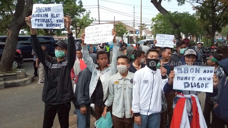 Gelar Demo di DPRD Solo, Puluhan Pelajar Diamankan Polisi