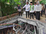 Pj Teguh Minta Operator Rapikan Kabel di Saluran Air yang Bikin Banjir