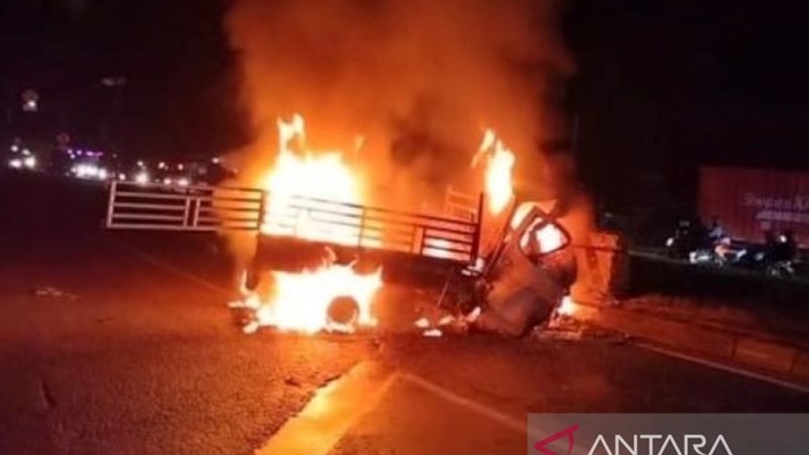 Mobil Terbakar di Jembatan Cipunagara Subang, 4 Orang Tewas