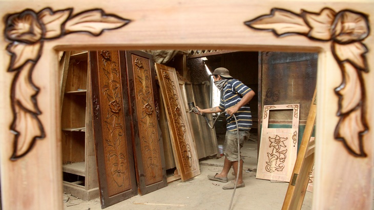 Furnitur Kayu Jati Indonesia Makin Populer di Inggris