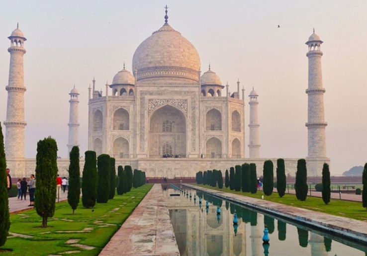 Di Tengah Momok Virus Corona, Taj Mahal Tingkatkan Jumlah Pengunjung