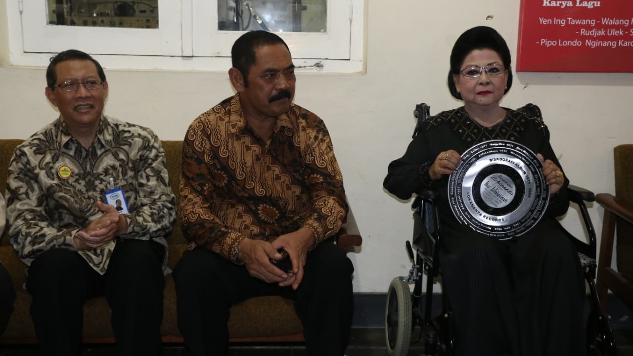 Waljinah terkenal dengan lagunya Walang Kekek mendapat penghargaan museum lokananta