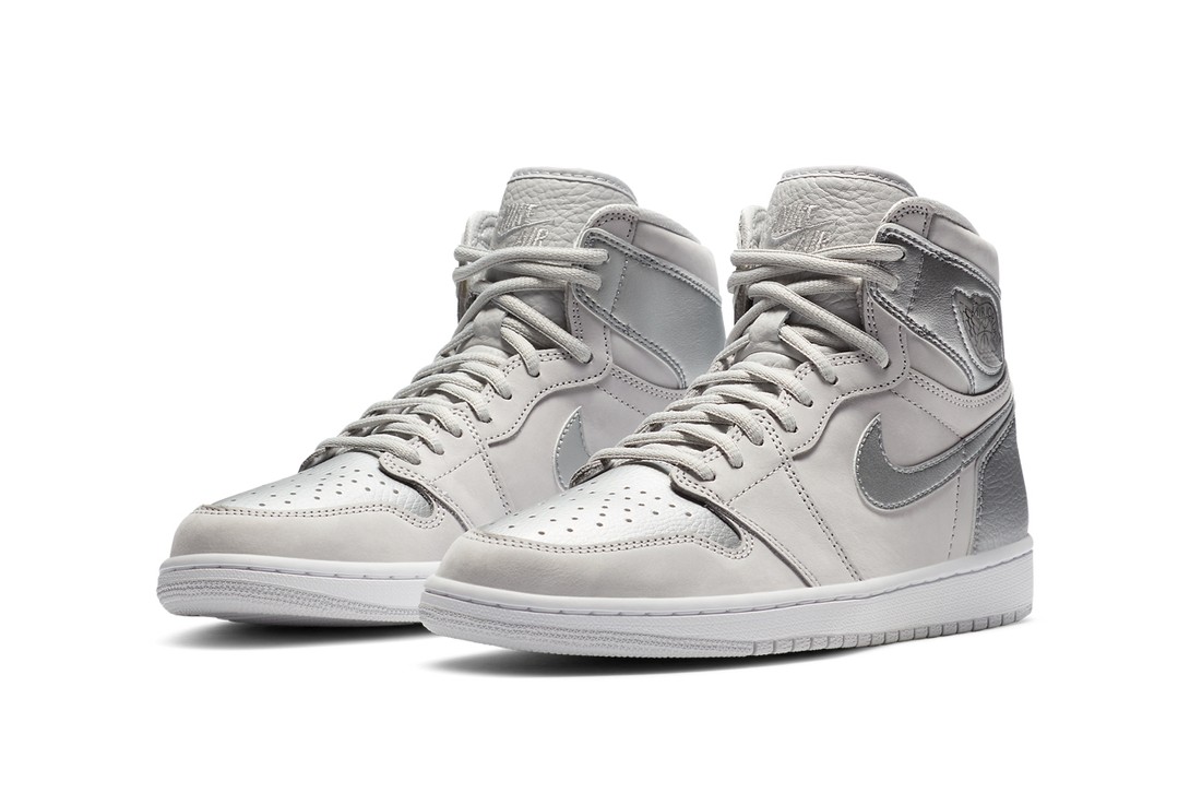 . Air Jordan 1 CO.JP "Metallic Silver" (Foto Hypebeast)