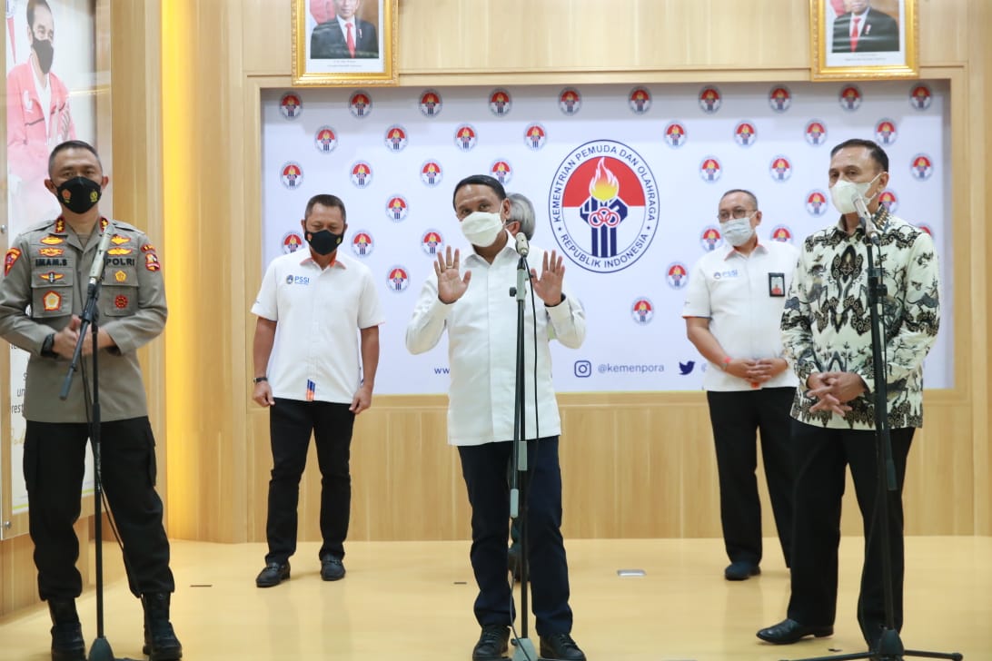 Menteri Pemuda dan Olahraga Republik Indonesia (Menpora RI) Zainudin Amali menggelar Rapat Koordinasi (Rakor) dengan Polri, PSSI, PT Liga Indonesia Baru (LIB) di Auditorium Wisma Kemenpora, Jakarta Pusat, Senin (24/5). (foto:putra/kemenpora.go.id)