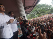 Paduan Suara Simpatisan Ahok Di Balai Kota Jakarta