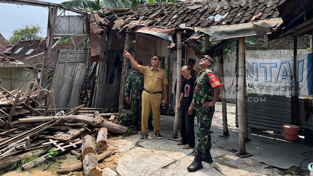 Masuk Kerja Perdana setelah Cuti Kampanye 2 Bulan, Teguh Cek Korban Bencana Angin Ribut
