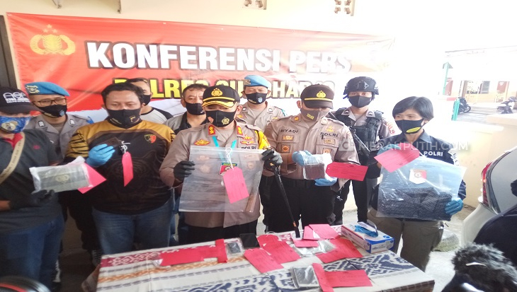Polres Sukoharjo menangkap pelaku pembunuhan empat orang di Kecamatan Baki, Kabupaten Sukoharjo, Jawa Tengah, Sabtu (22/8). (MP/Ismail)