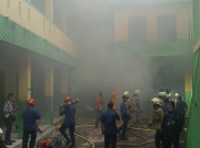 Bantu Padamkan Api, Puluhan Santri Al Mawaddah Ciganjur Sesak Napas Dilarikan ke RS 