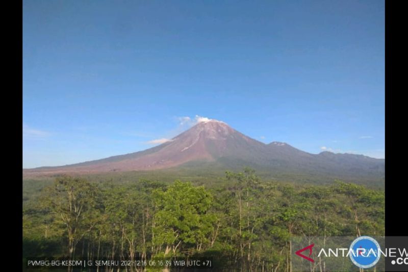 Semeru Kembali Erupsi, Luncurkan Awan Panas 4,5 KM