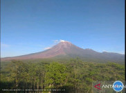 Semeru Kembali Erupsi, Luncurkan Awan Panas 4,5 KM