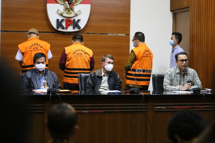 Hakim Itong Diduga Bermain Banyak Perkara di PN Surabaya