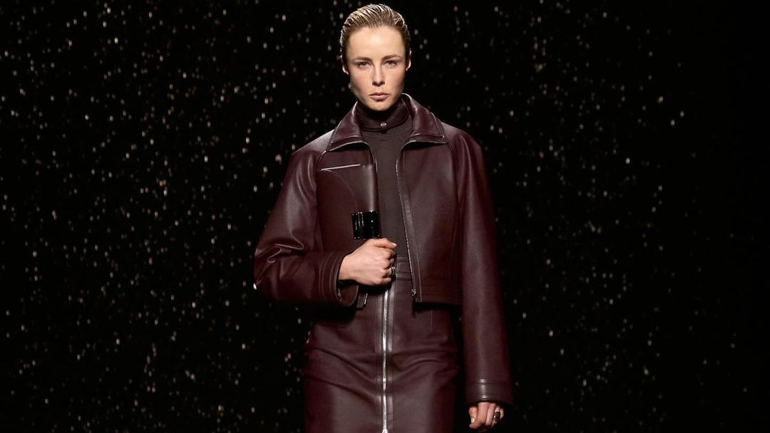 Koleksi Busana Leather di Peragaan Busana Hermes Paris Fashion Week 2024