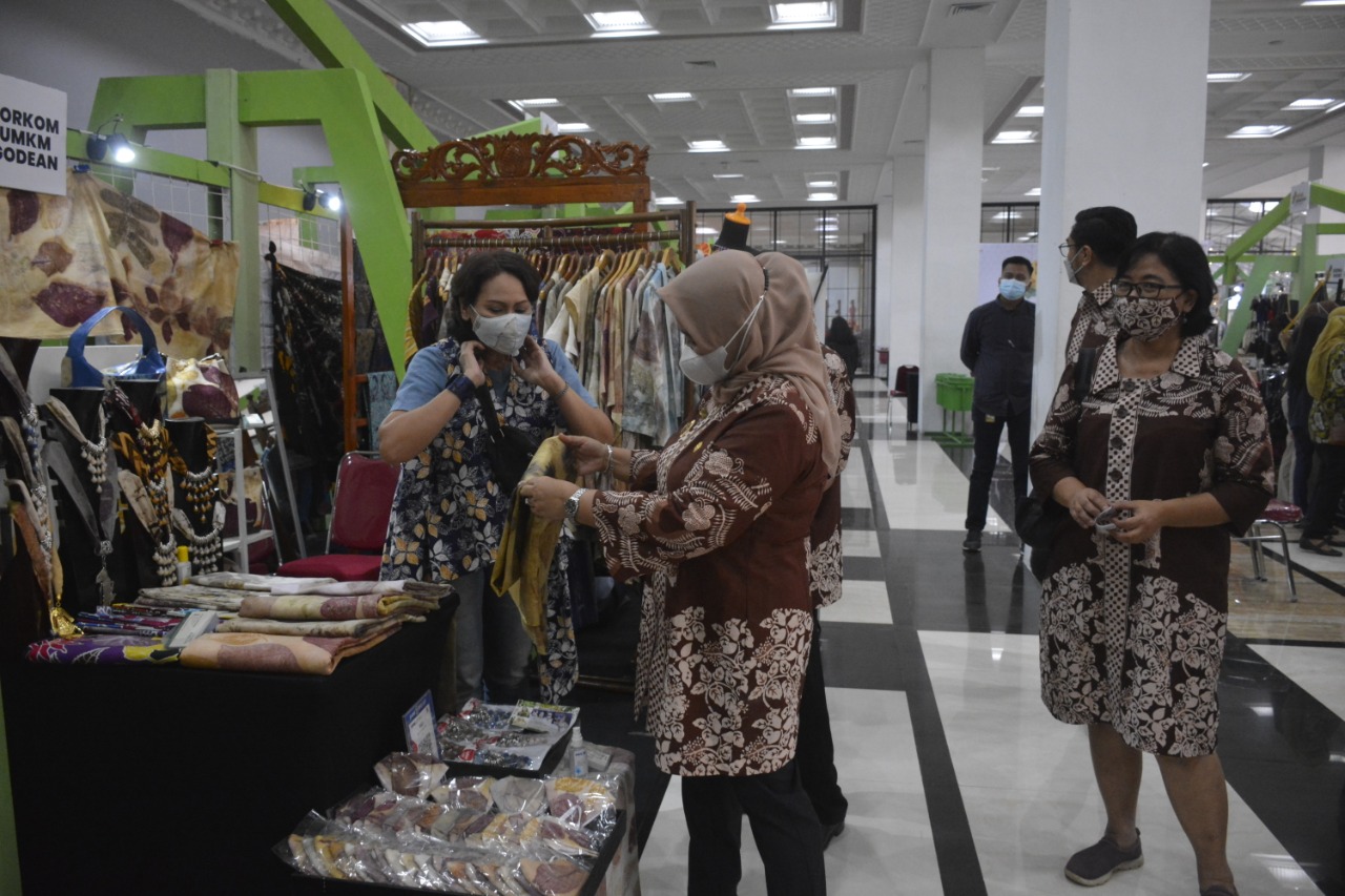 Pameran UMKM. (Foto: Teresa Ika)