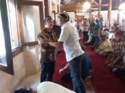 Bertemu di Masjid Agung PB XIV Hangabehi Berpelukan dengan PB XVI Purbaya