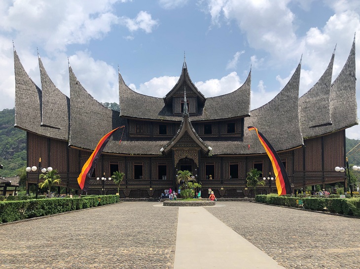 Marosok Rumah Adat Minangkabau (Unsplash Erlia Abdul Hak)