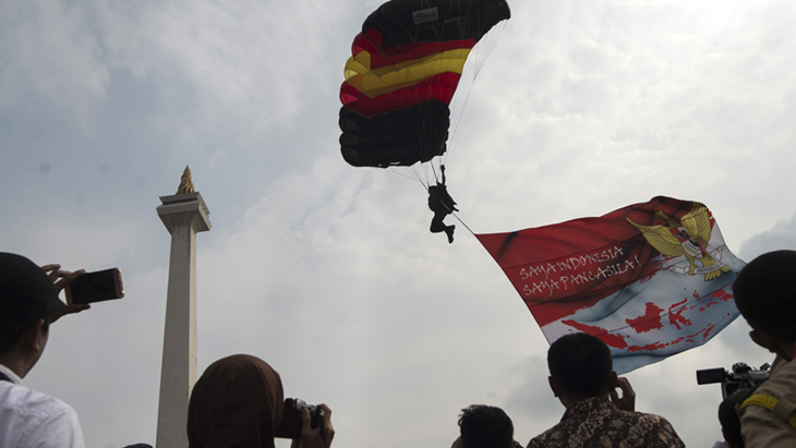 Monas