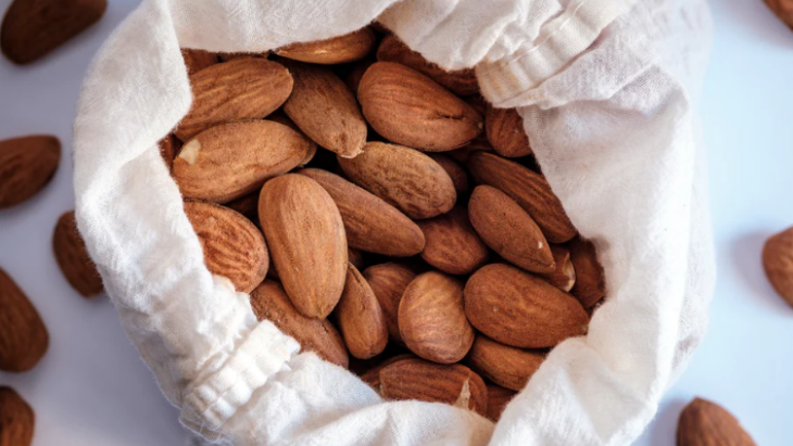 Khasiat kacang almond sebagai antioksidan. (Sumber: Unsplash/2FFernandez)