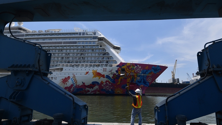 Kapal Pesiar Super Star Libra Kepincut Servis Pelabuhan Kuala Tanjung