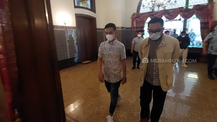 Gubernur Jawa Barat Ridwan Kamil dan Wali Kota Solo Gibran Rakabuming Raka di Loji Gandrung Solo, Sabtu (28/10). (MP/Ismail)