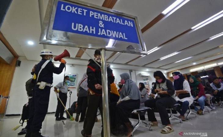 Pandemi COVID-19 Berlarut, Penumpang Kereta Api Anjlok hingga 80 Persen