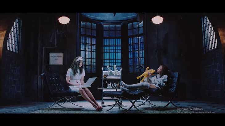 Video Musik 'Lovesick Girls' yang Menuai Kontroversi